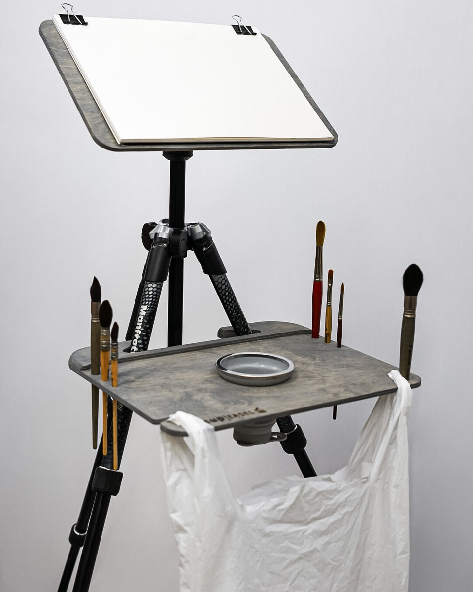 Tripod Shelf Cup Cup Easels